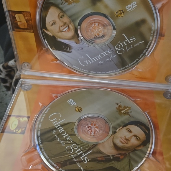 Gilmore Girls Complete 1st Season DVD Set - Picture 3 of 5